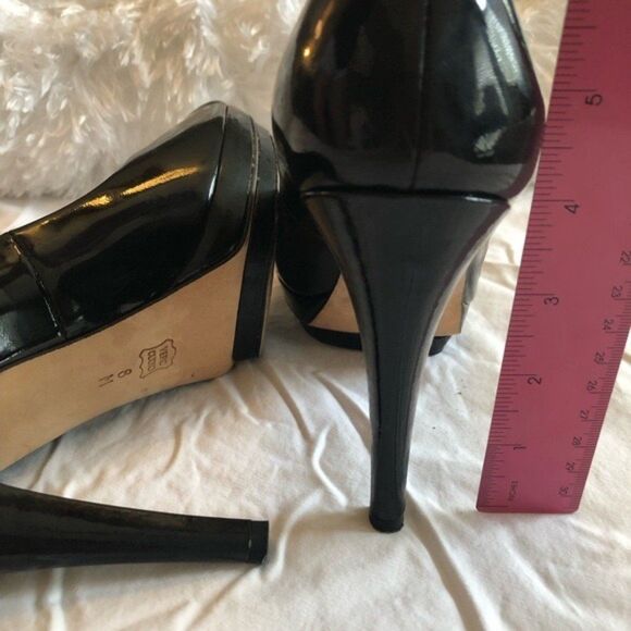 Women's Size 8 Vaneli Patten Leather Peep Toe Heels - Picture 6 of 6